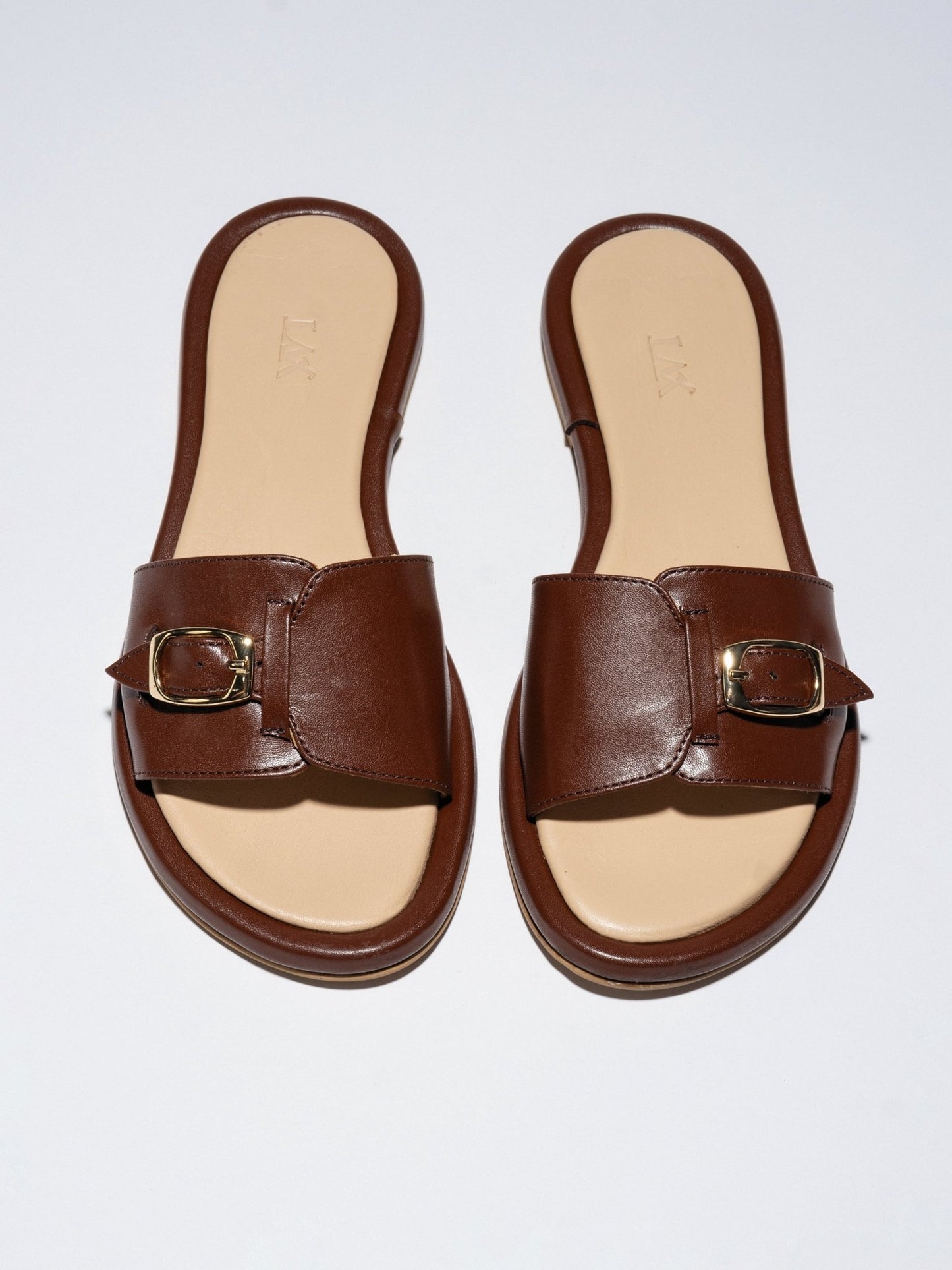PARDES slides cognac SAMPLE - LAX