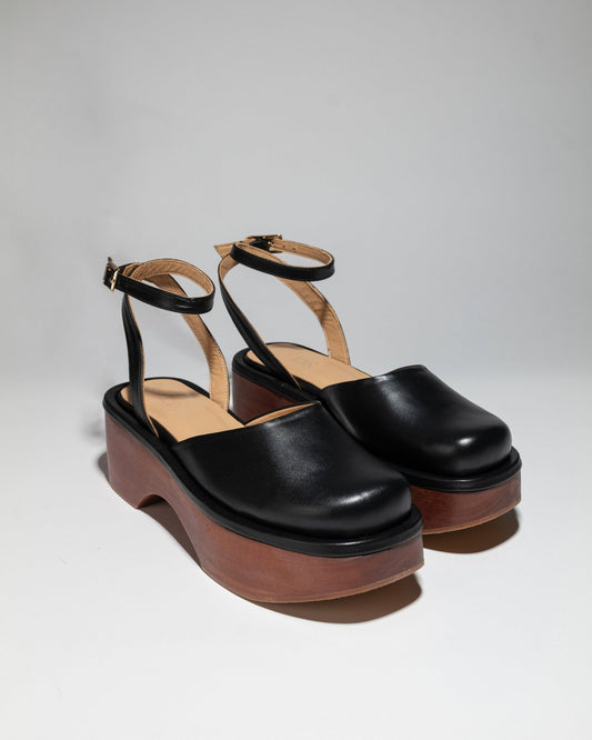 REI STRAPPY CLOGS Black - LAX