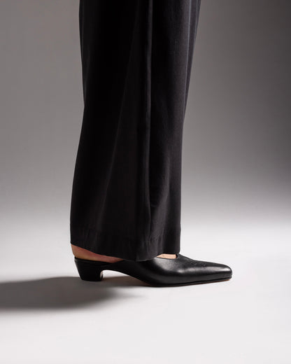ARUJU SLIPERRS MULES Black
