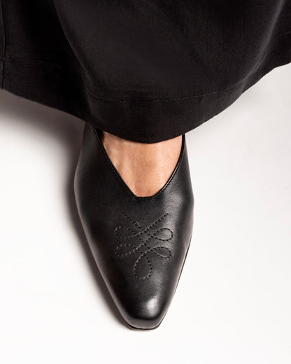 ARUJU SLIPERRS MULES Black