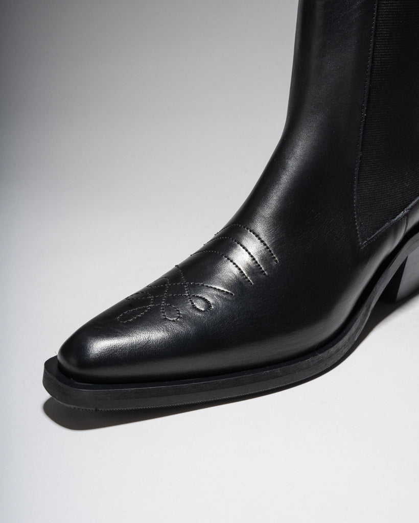 ARUJU Black Chelsea Boot - LAX