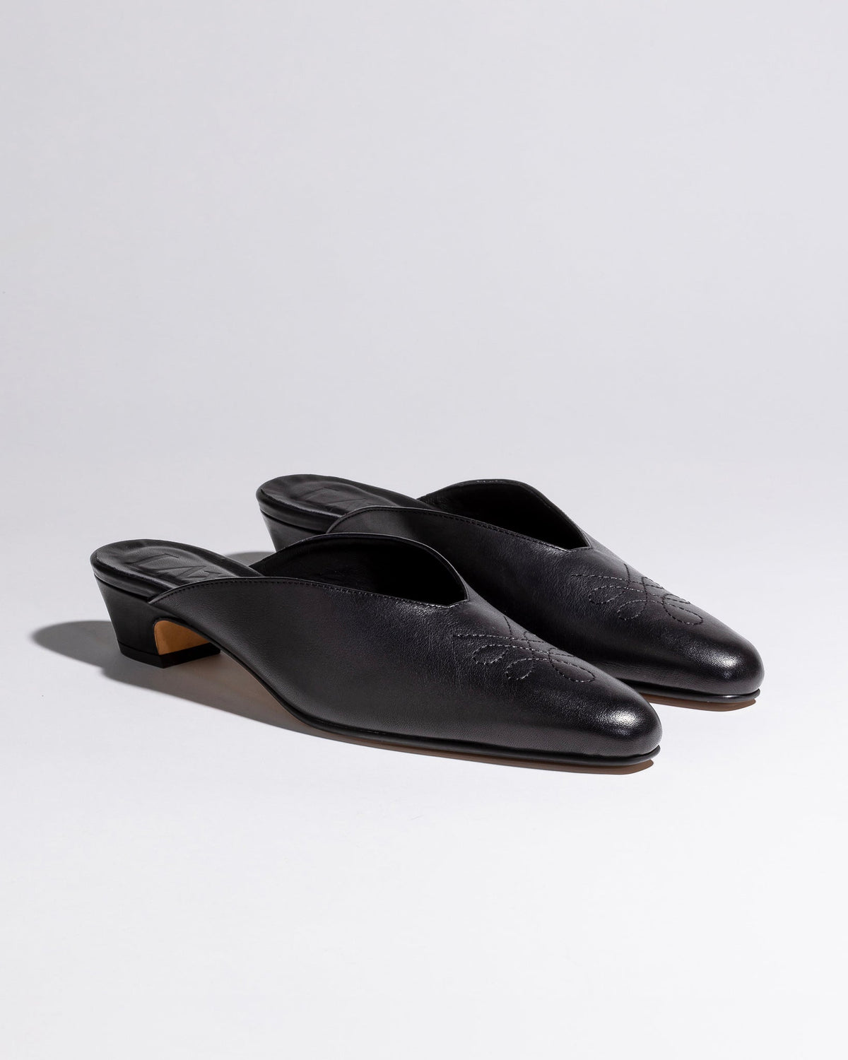 ARUJU SLIPERRS MULES Black - LAX