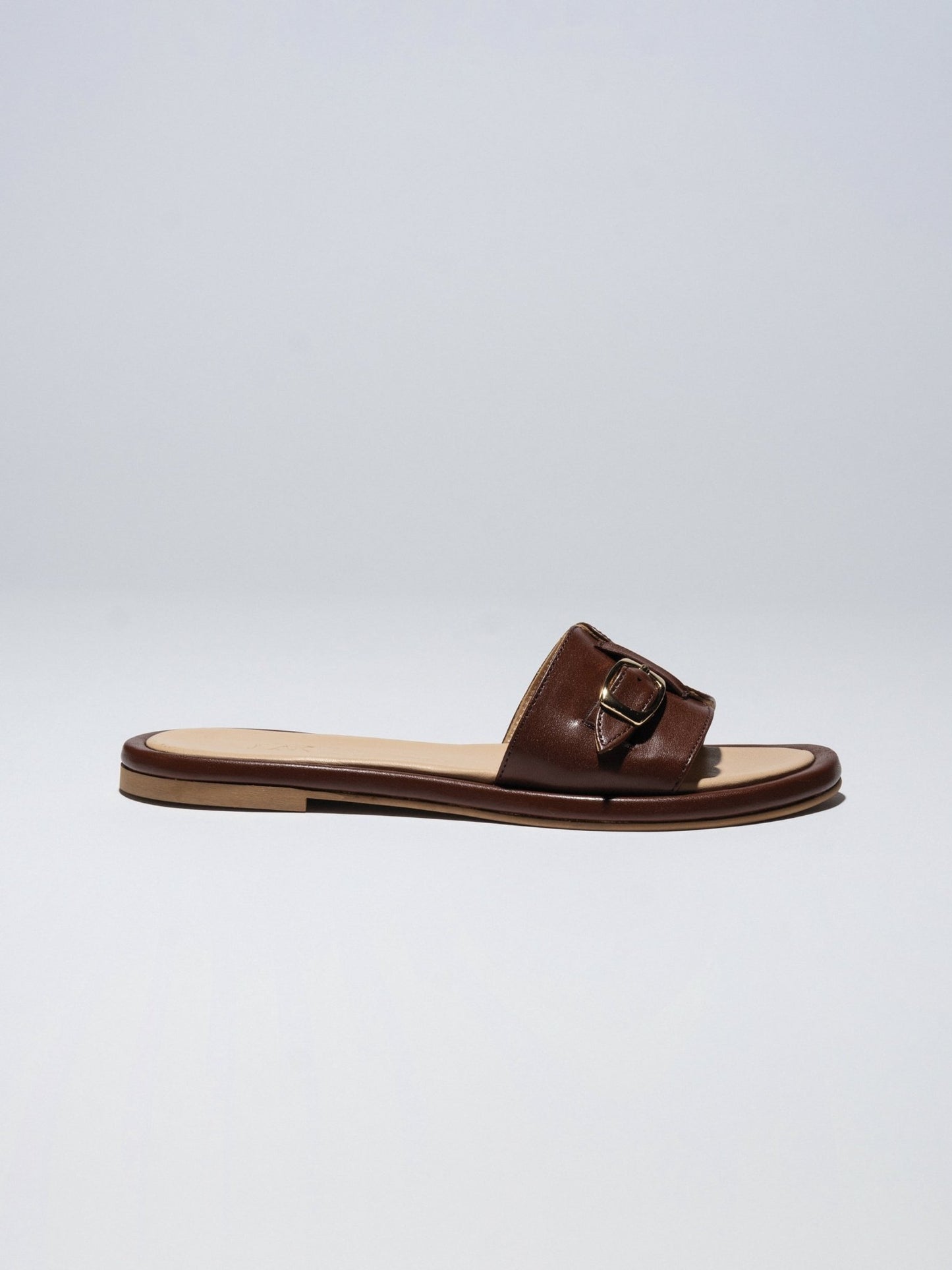 PARDES slides cognac SAMPLE - LAX