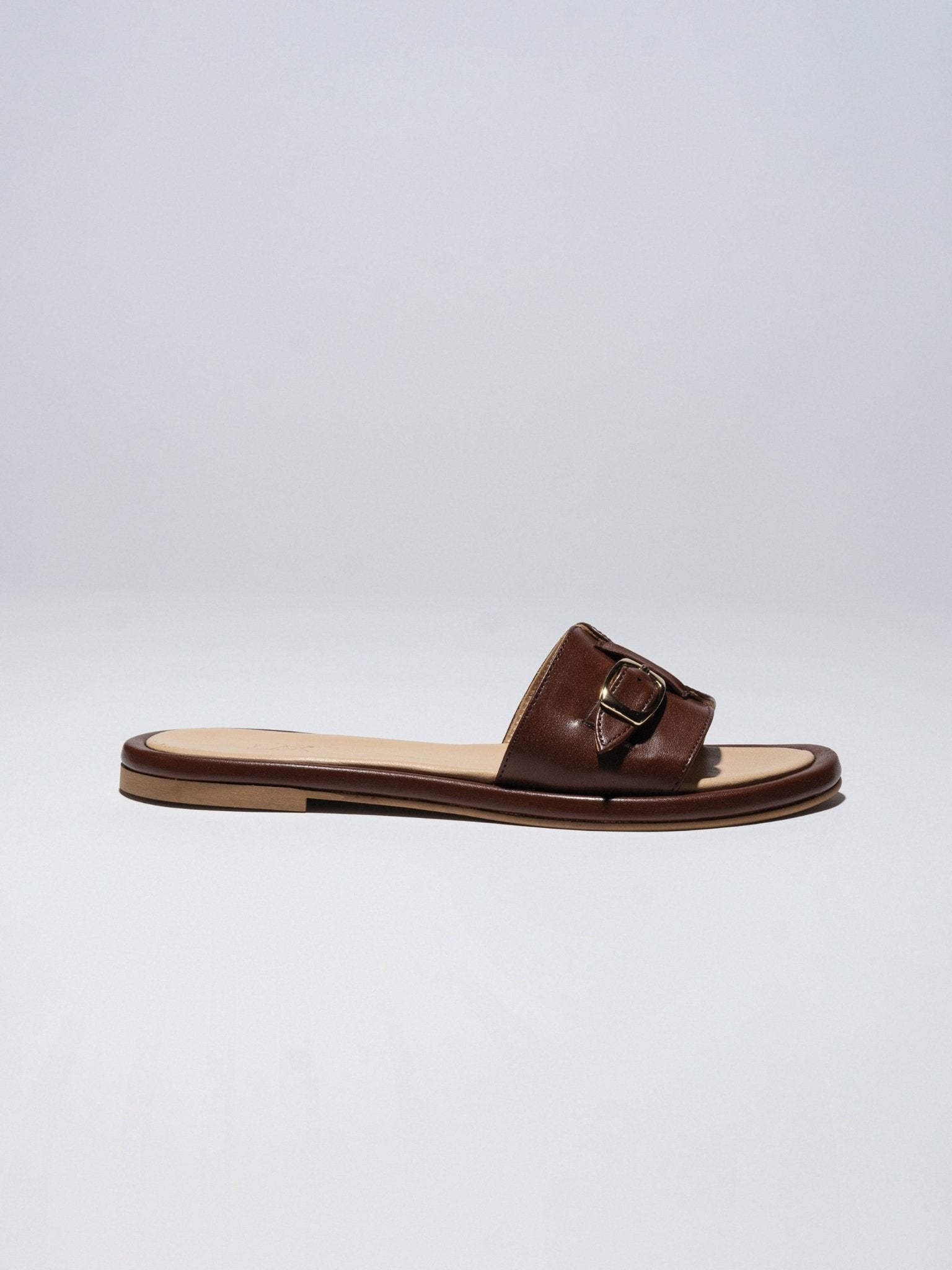 PARDES slides cognac SAMPLE - LAX