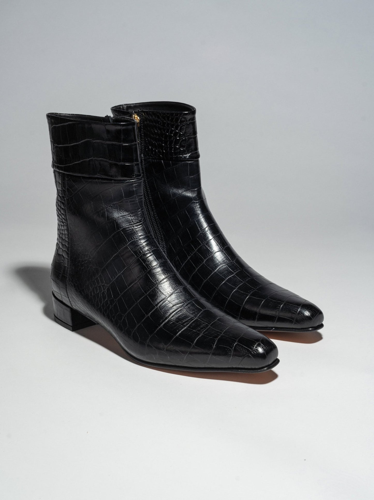 ROBERT Flat Black Croc - LAX